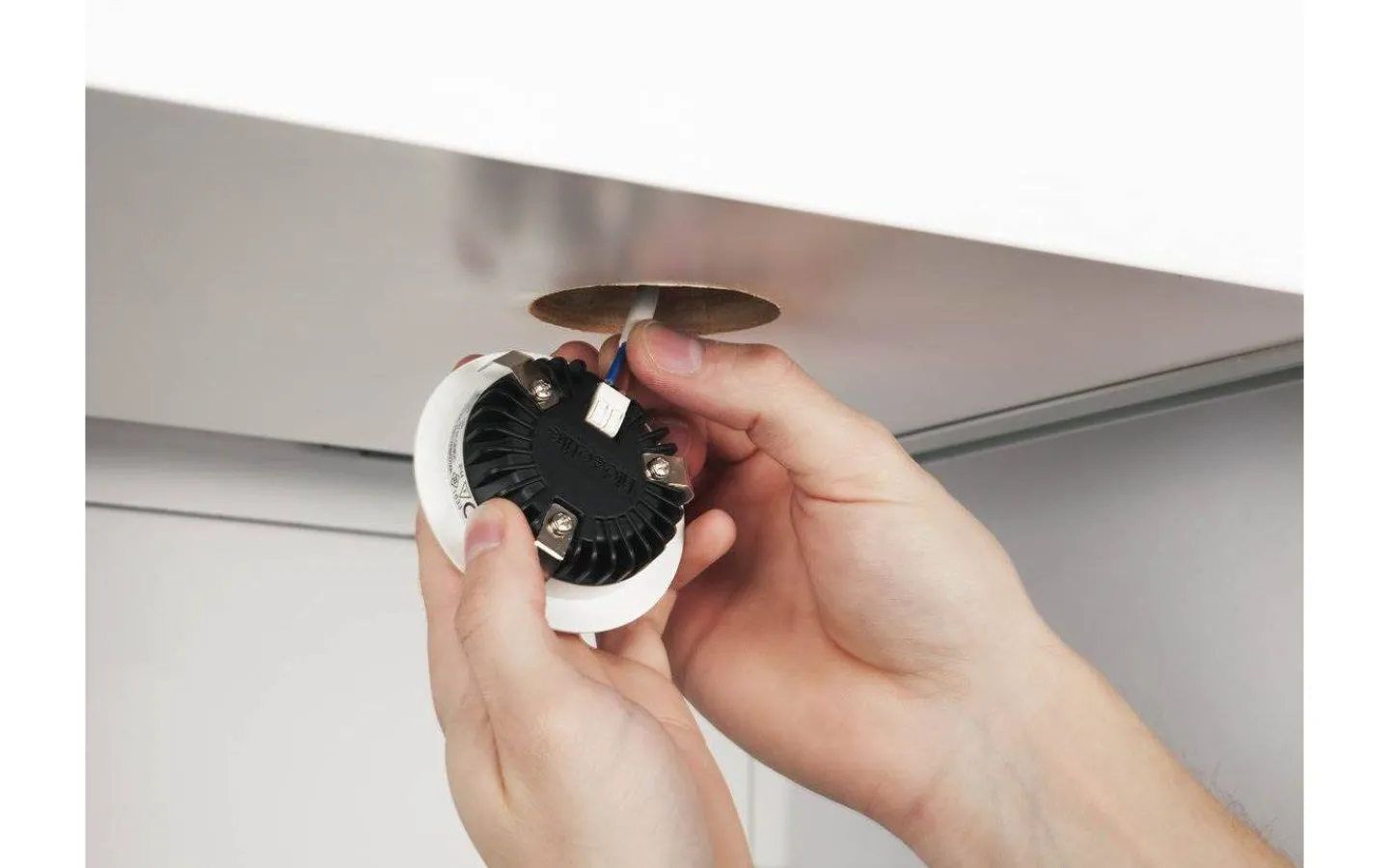 Llitt Alice 12V Möbelspotlight 2700K 4,7W Vit IP44* 12V Led Spotlights