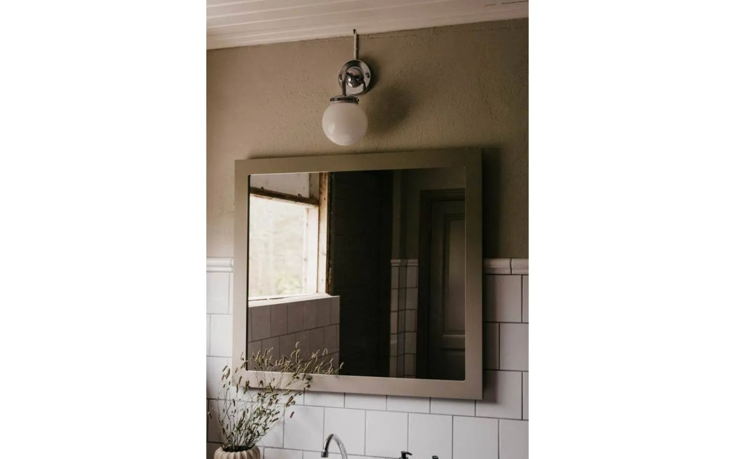 Globen Lighting Alley Vägglampa Krom/Vit IP44* Badrumslampor Vägg