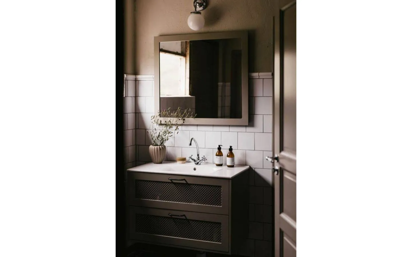 Globen Lighting Alley Vägglampa Krom/Vit IP44* Badrumslampor Vägg