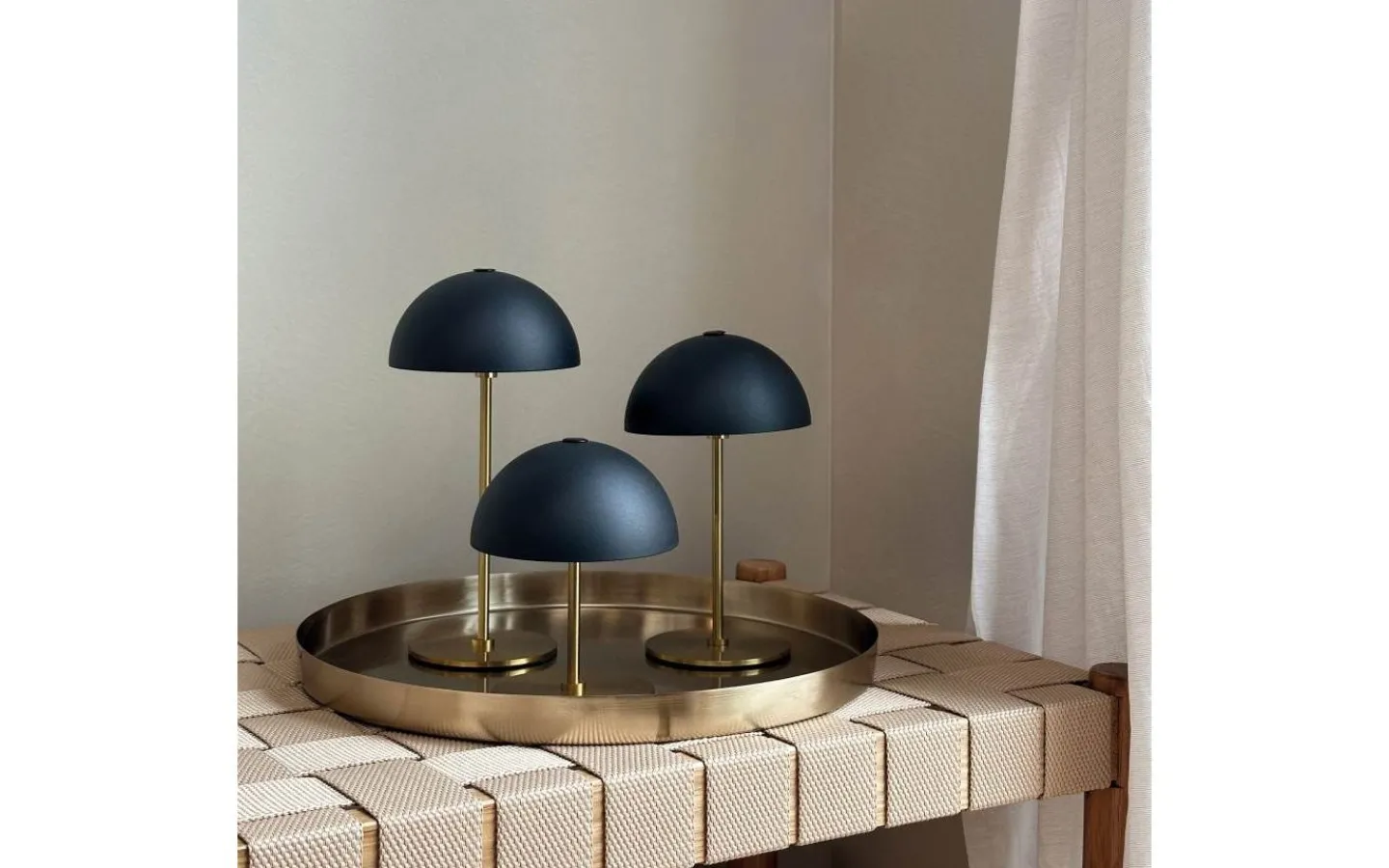 Dyberg Larsen Along Uppladdningsbar Bordslampa 12/20cm 3 styck + Bricka Svart/Mässing* Uppladdningsbara Lampor Inomhus