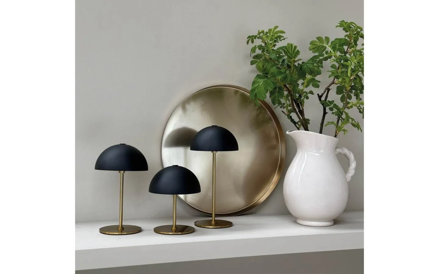 Dyberg Larsen Along Uppladdningsbar Bordslampa 12/20cm 3 styck + Bricka Svart/Mässing* Uppladdningsbara Lampor Inomhus