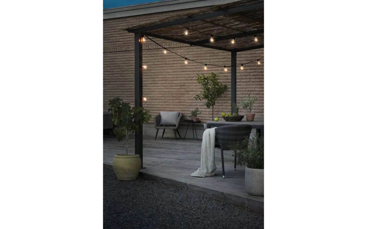 Konstsmide Ambrose Ljusslinga 4,5m 10L Svart/Amber Flatkabel IP44* Partyslingor Utomhus 230V|Partyslingor Utomhus 230V