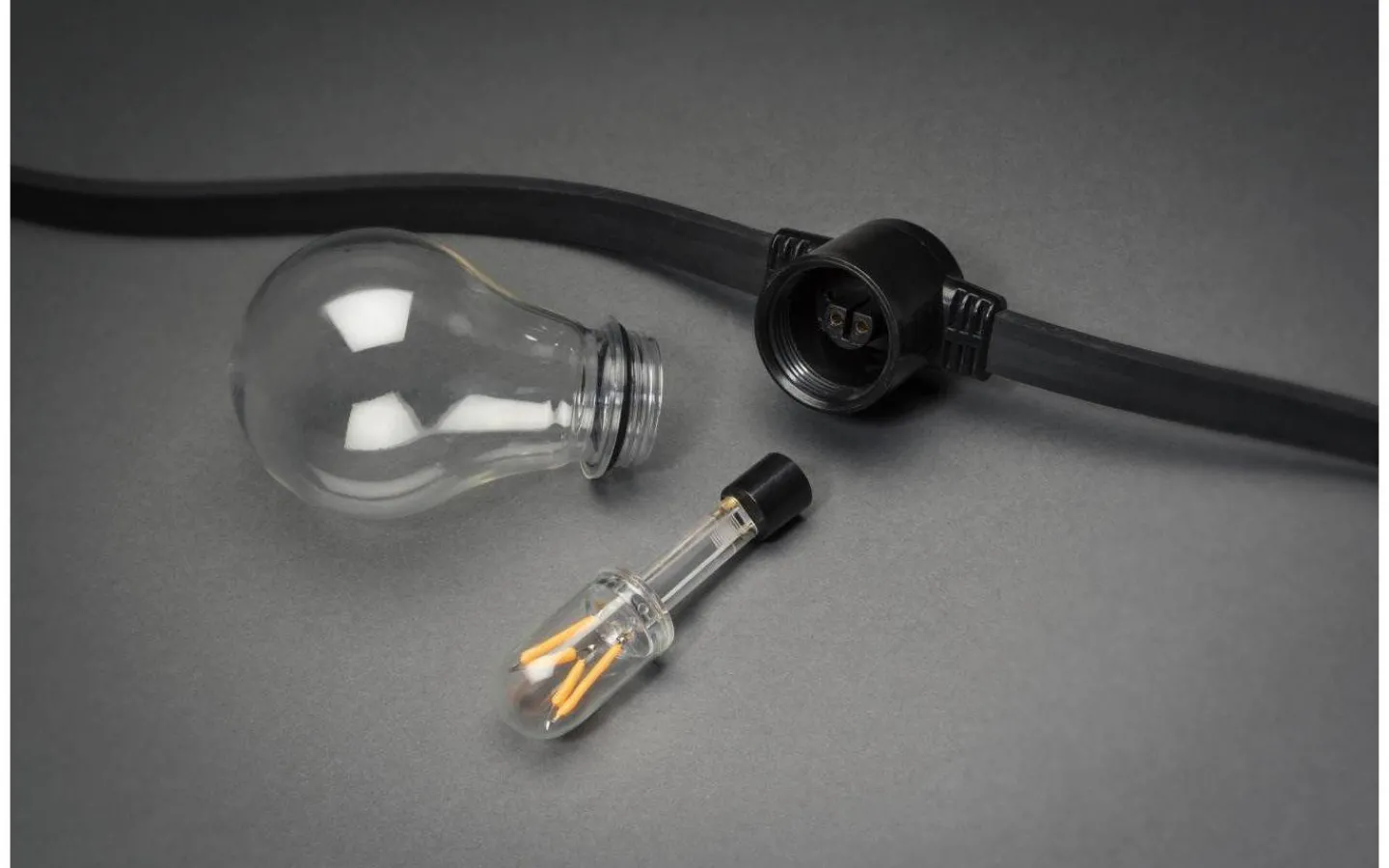 Konstsmide Ambrose Ljusslinga 4,5m 10L Svart/Amber Flatkabel IP44* Partyslingor Utomhus 230V|Partyslingor Utomhus 230V