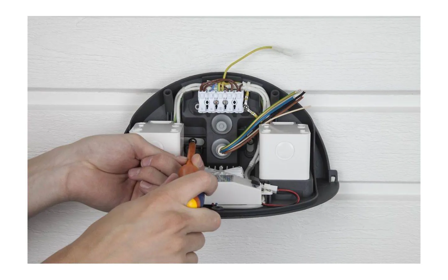 Upp Eller Nedljus Lampor|Vägglampor Utomhus<Hidealite Arc Vägglampa med uttag LED 3000K 7W Antracit IP54