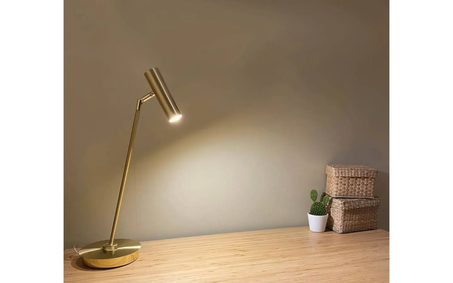 Aneta Artic Skrivbordslampa 52cm LED 6W 3000K Matt Mässing* Sovrum|Skrivbordslampor