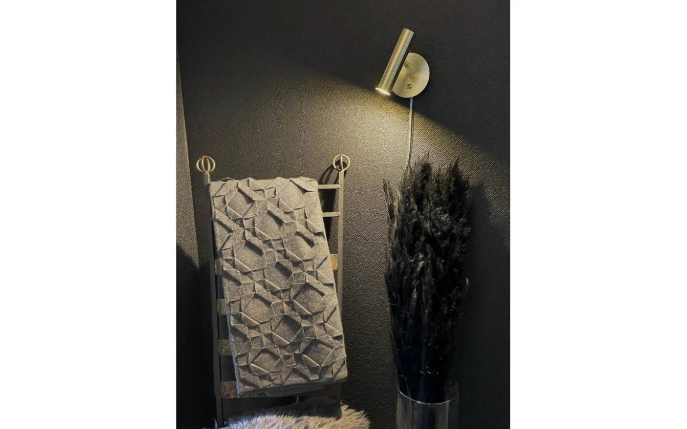 Artic Vägglampa LED 6W 3000K Mässing