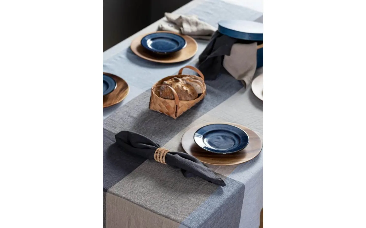 Markslojd Astrid Linneduk Blå 150x240 cm* Bordsdukar