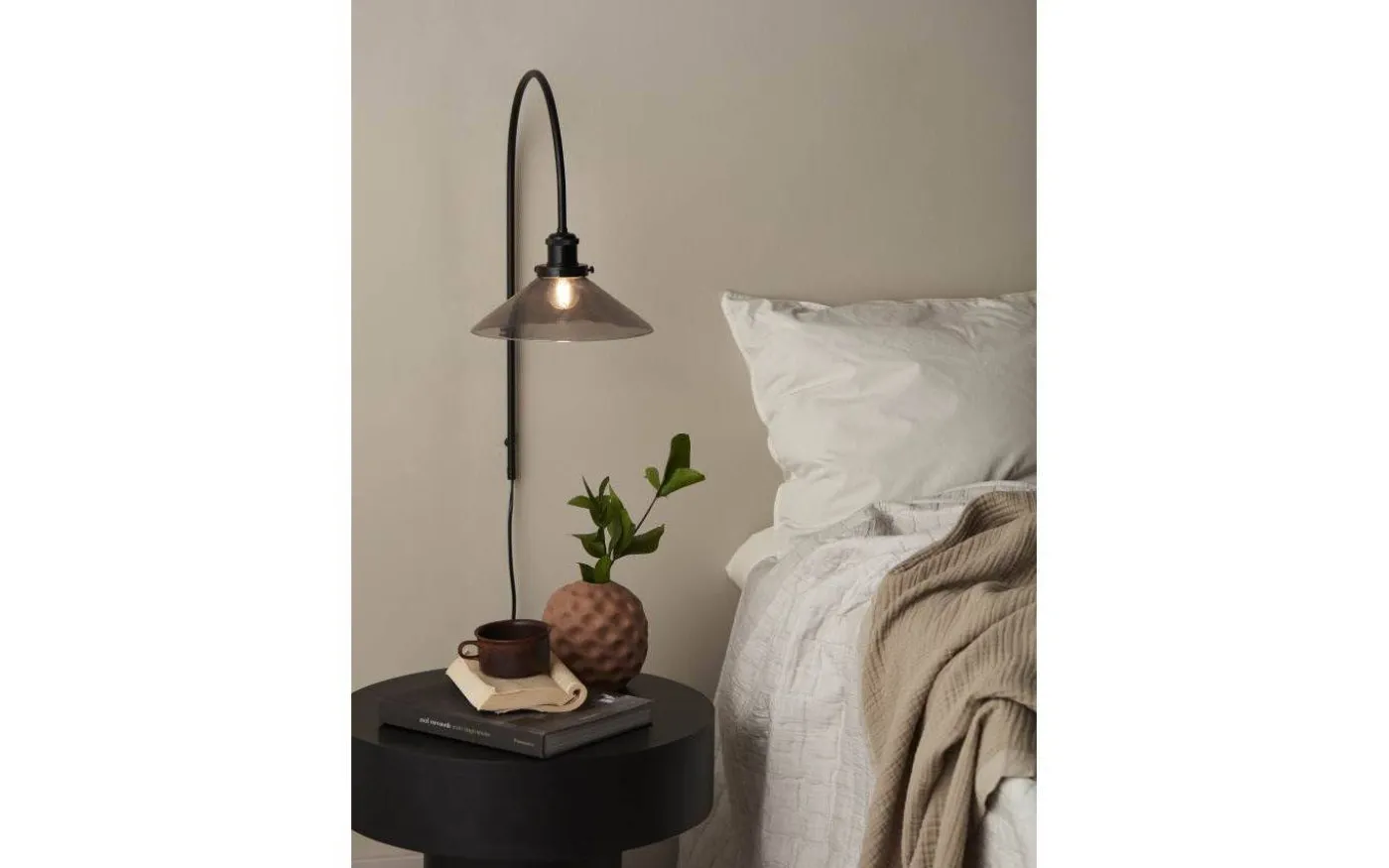 August Vägglampa 60cm Svart