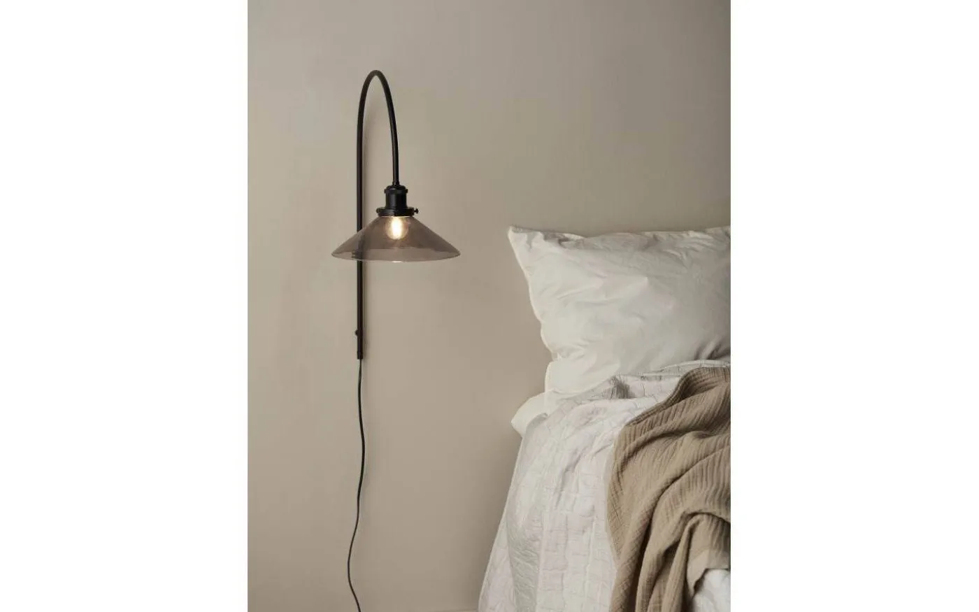 August Vägglampa 60cm Svart