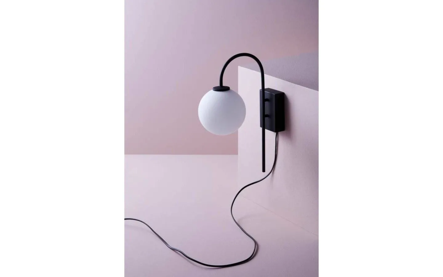 Vardagsrum|Hall & Trappa<Herstal Ballon Vägglampa Svart