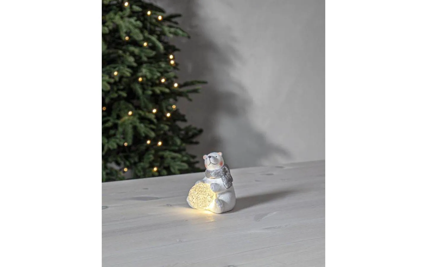 Batteri Julpynt Inomhus<Star Trading Batteridriven Juldekoration Sittandes Isbjörn med Snöboll Vit