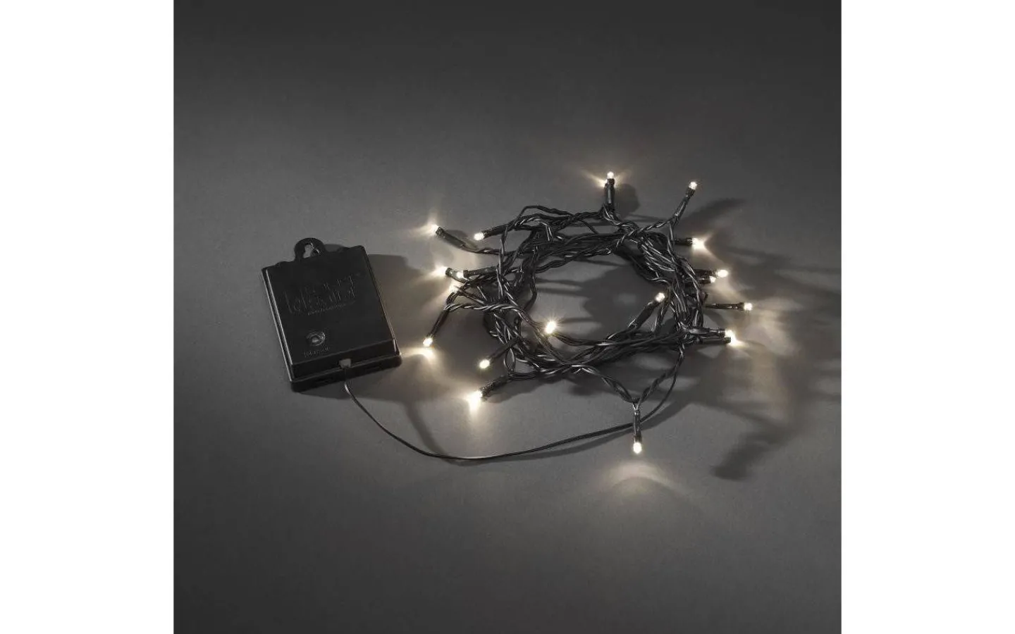 Konstsmide Batteridriven Ljusslinga 1,9m med Skymningssensor Varmvit, Svart IP44* Batterislingor|Batterislingor Utomhus