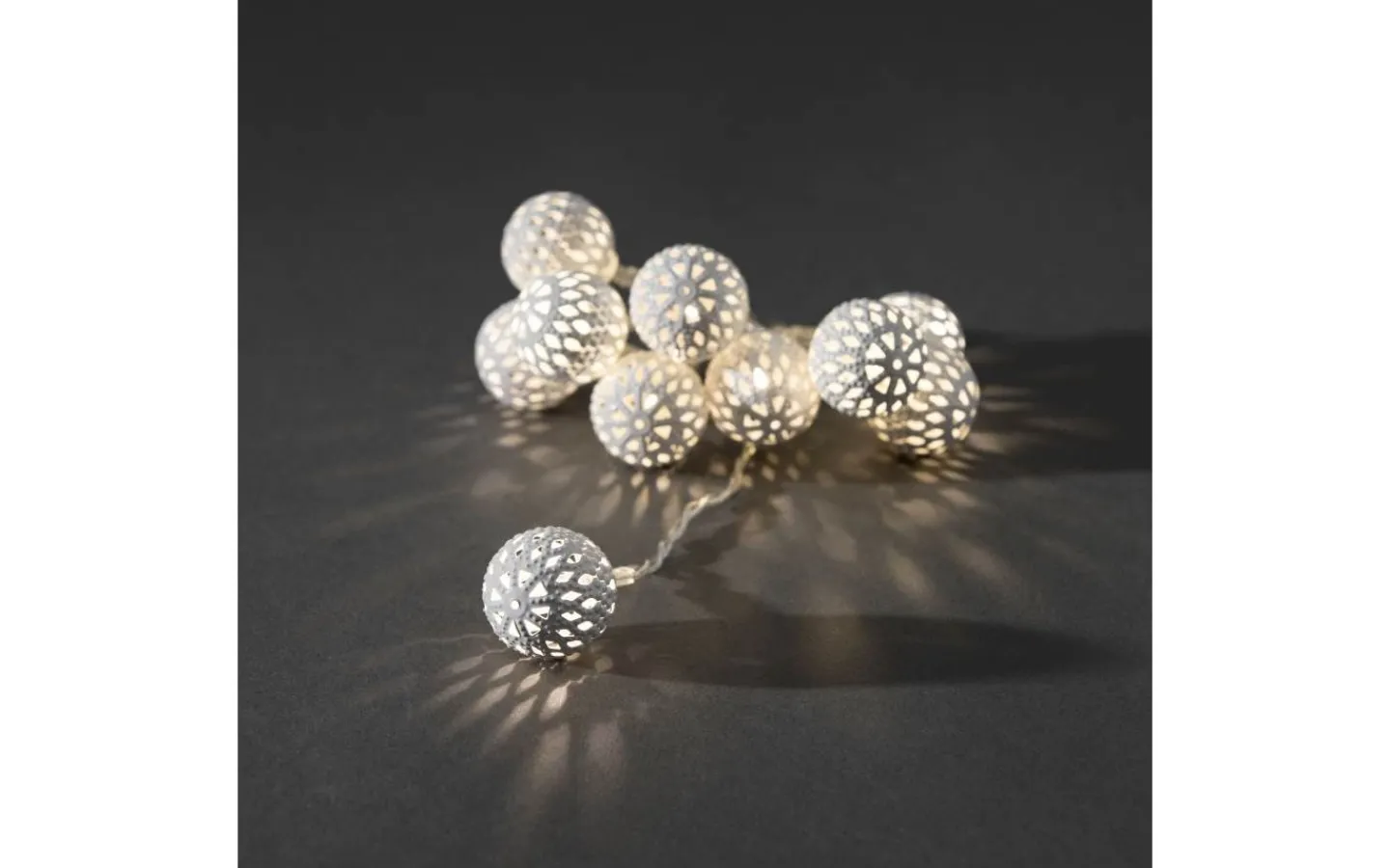 Batteri Julpynt Inomhus<Konstsmide Batteridriven Ljusslinga 90cm Metallbollar, Vit