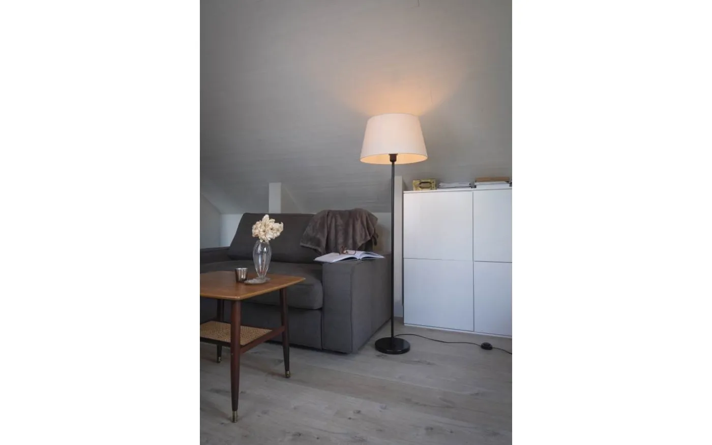 Bjertorp Golvfot 120cm Svart