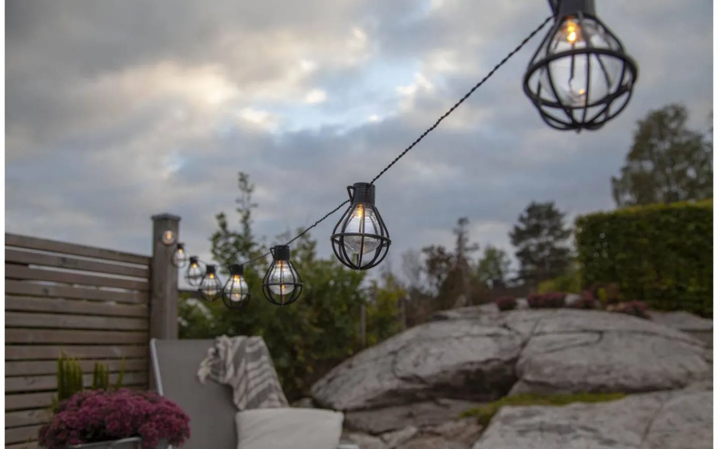 Star Trading Cage Ljusslinga 2,8m 8L Svart IP44* Partyslingor Utomhus 230V|Partyslingor Utomhus 230V