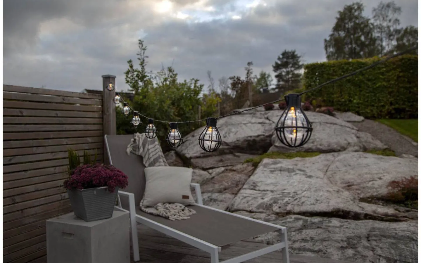 Star Trading Cage Ljusslinga 2,8m 8L Svart IP44* Partyslingor Utomhus 230V|Partyslingor Utomhus 230V