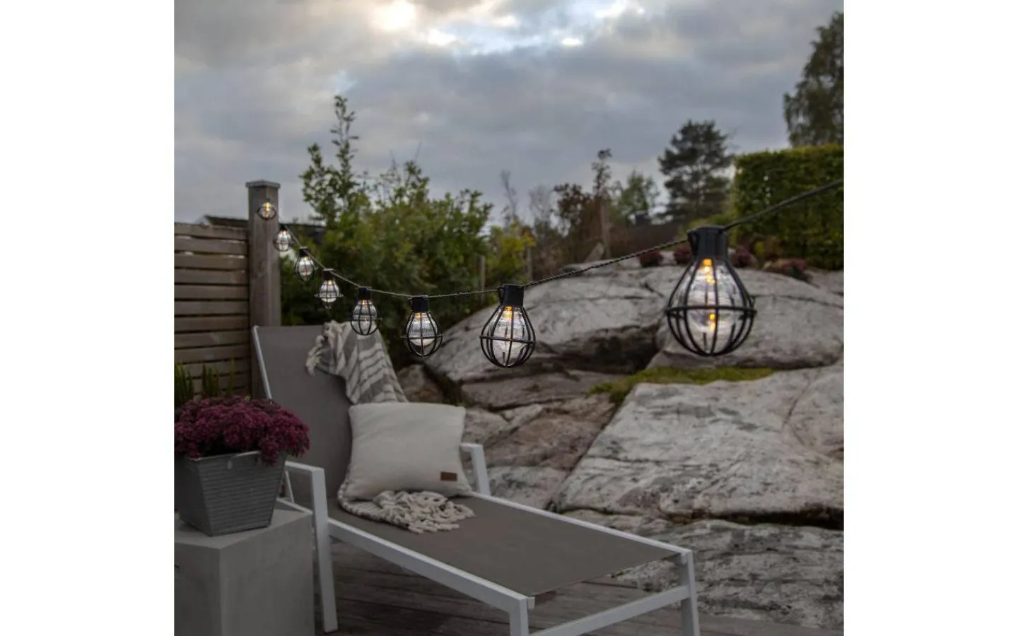 Star Trading Cage Ljusslinga 2,8m 8L Svart IP44* Partyslingor Utomhus 230V|Partyslingor Utomhus 230V