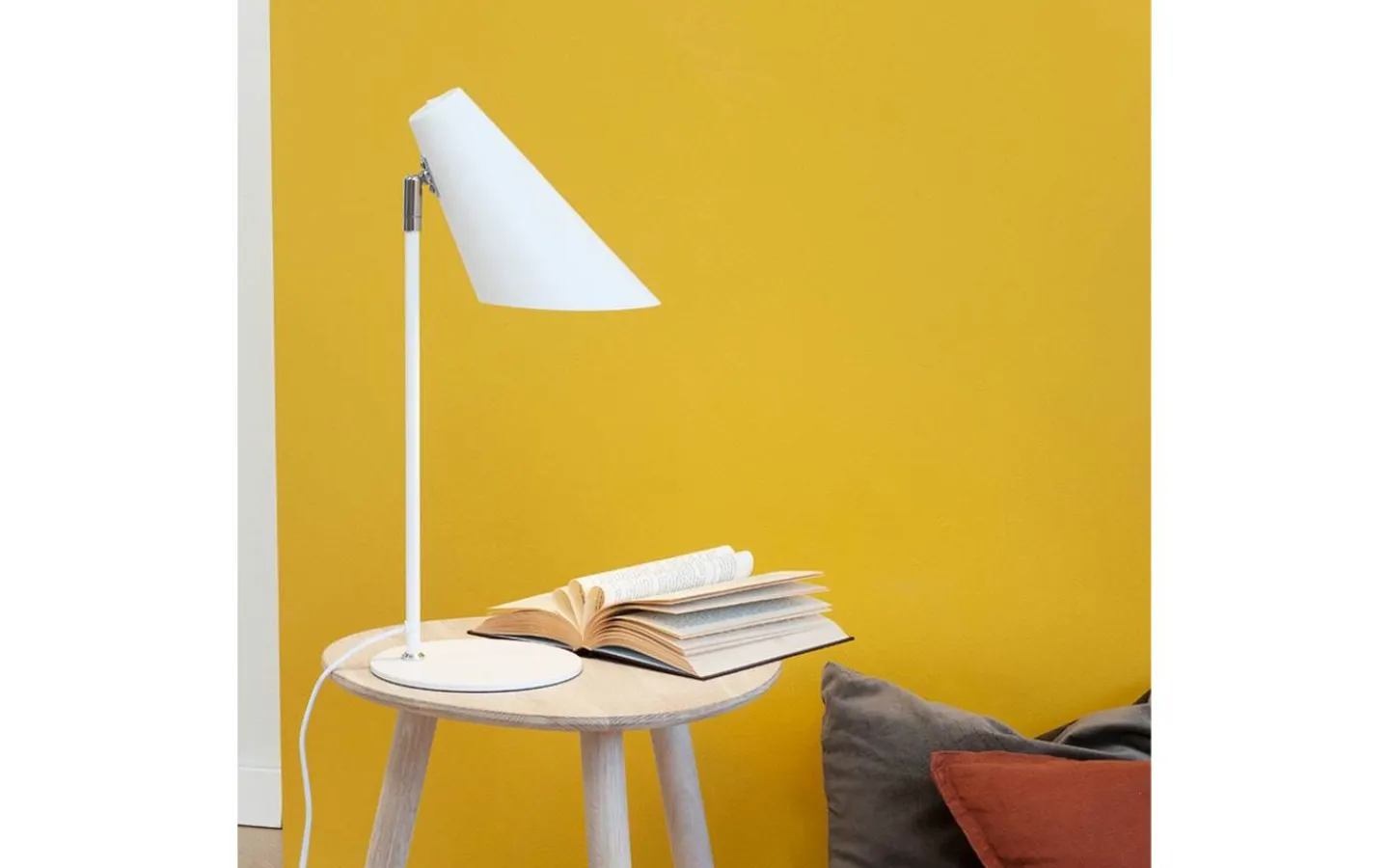 Dyberg Larsen Cale Skrivbordslampa 50cm Vit* Skrivbordslampor