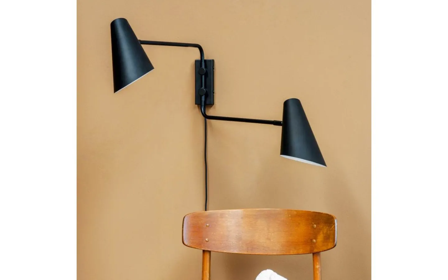 Dyberg Larsen Cale Vägglampa Svart med 2 Stavar* Läslampor