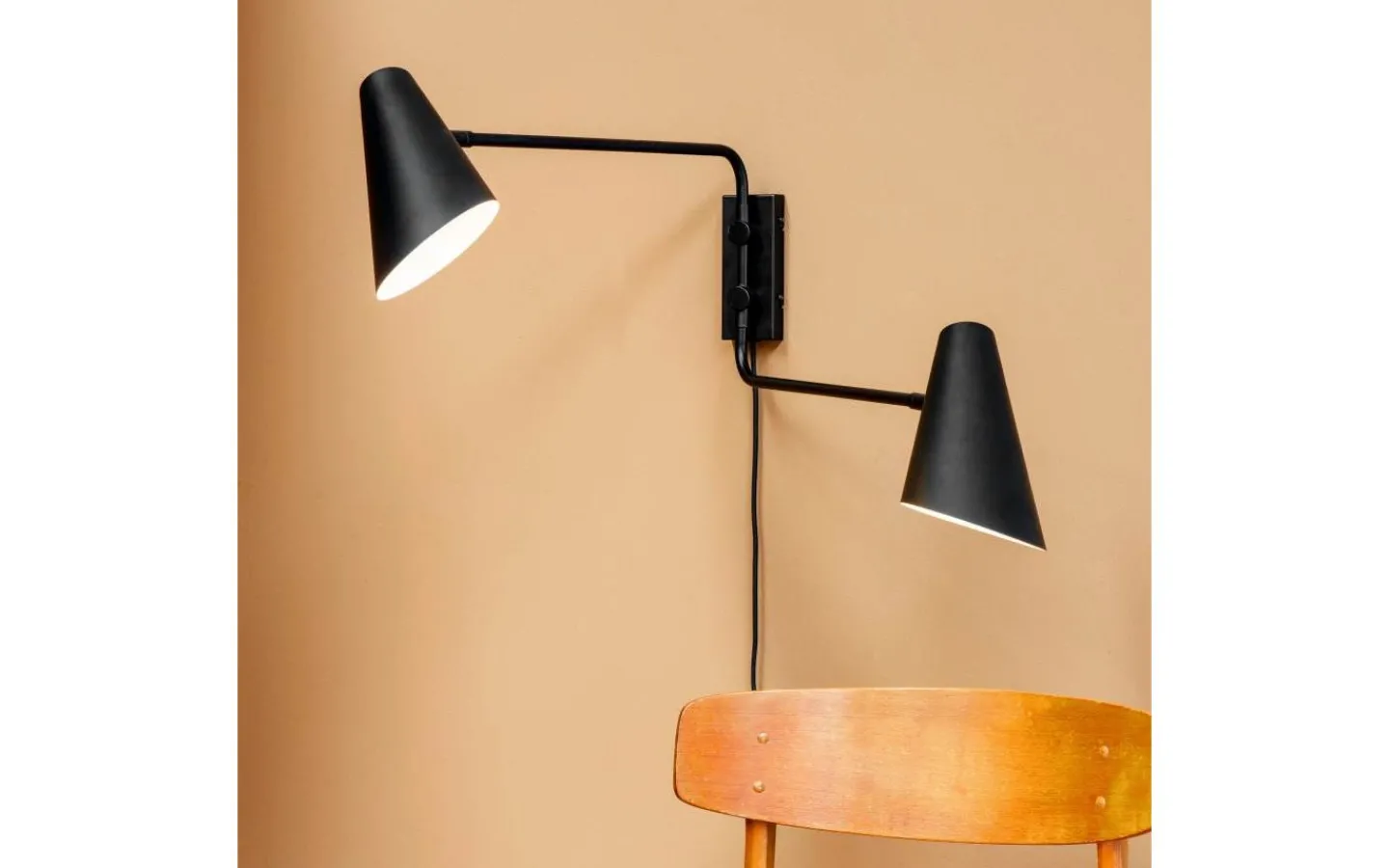 Dyberg Larsen Cale Vägglampa Svart med 2 Stavar* Läslampor