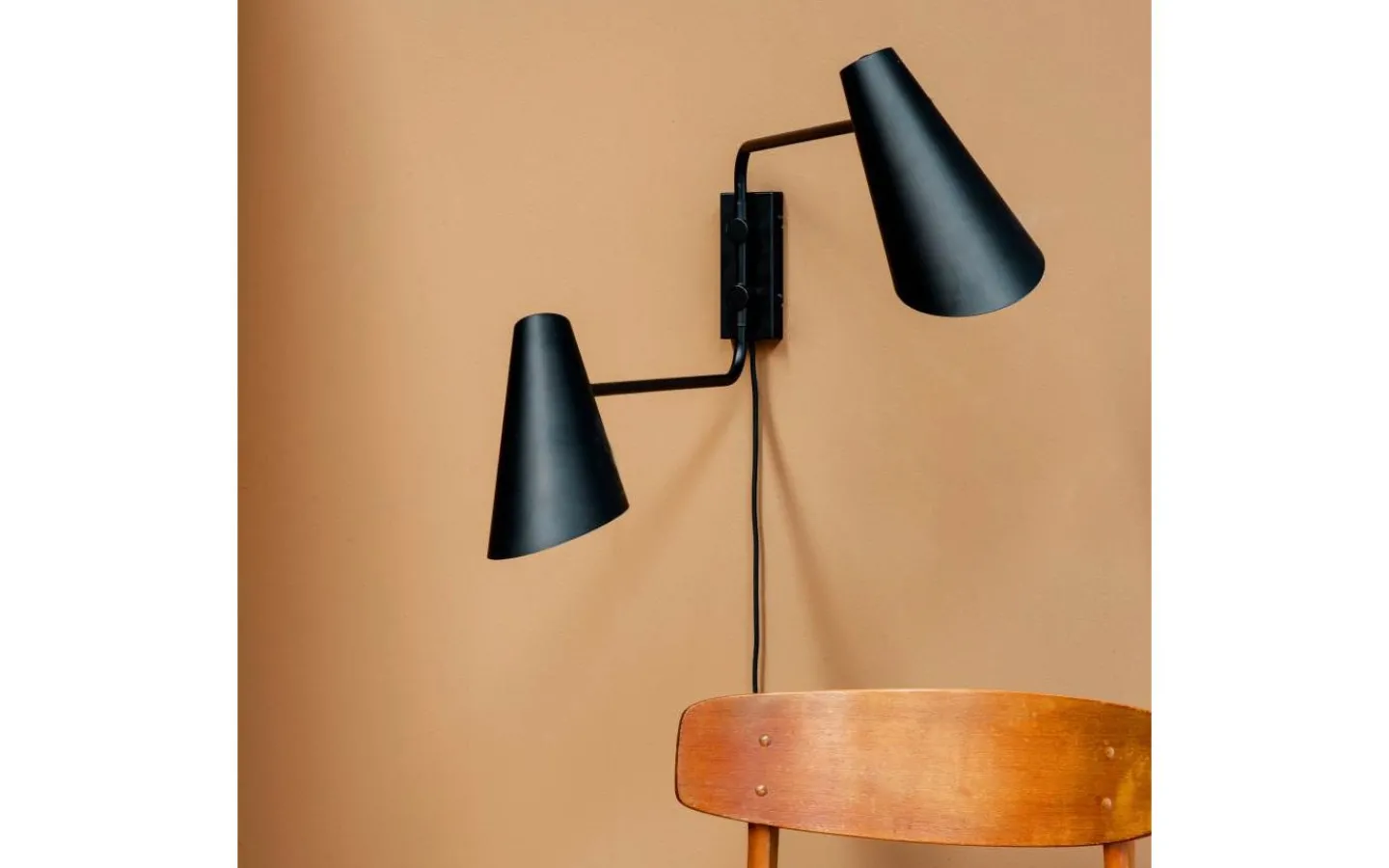 Dyberg Larsen Cale Vägglampa Svart med 2 Stavar* Läslampor