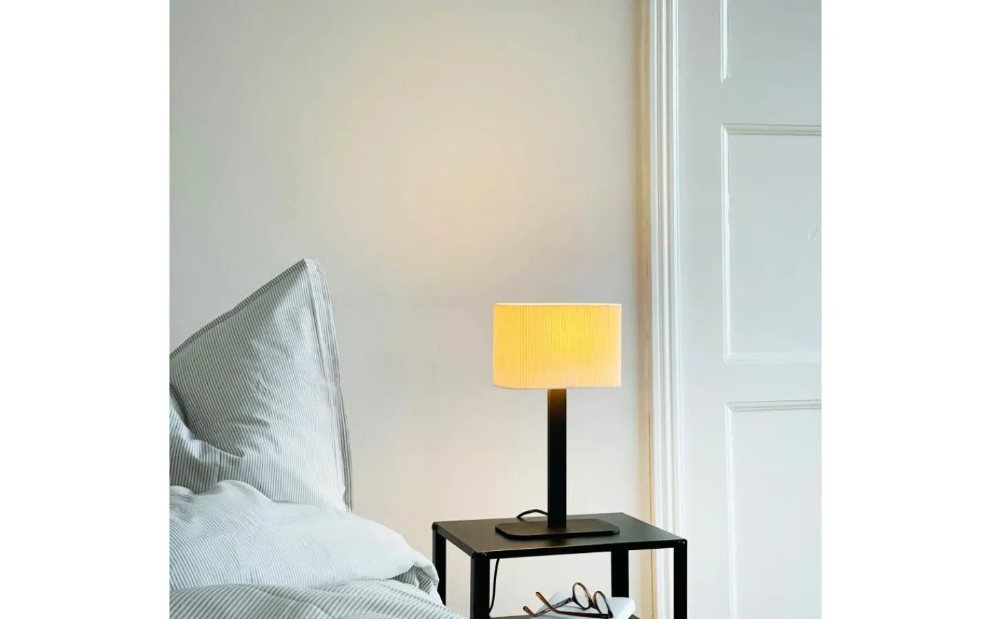 Dyberg Larsen Calix Oval Bordslampa 39cm Svart* Bordslampor