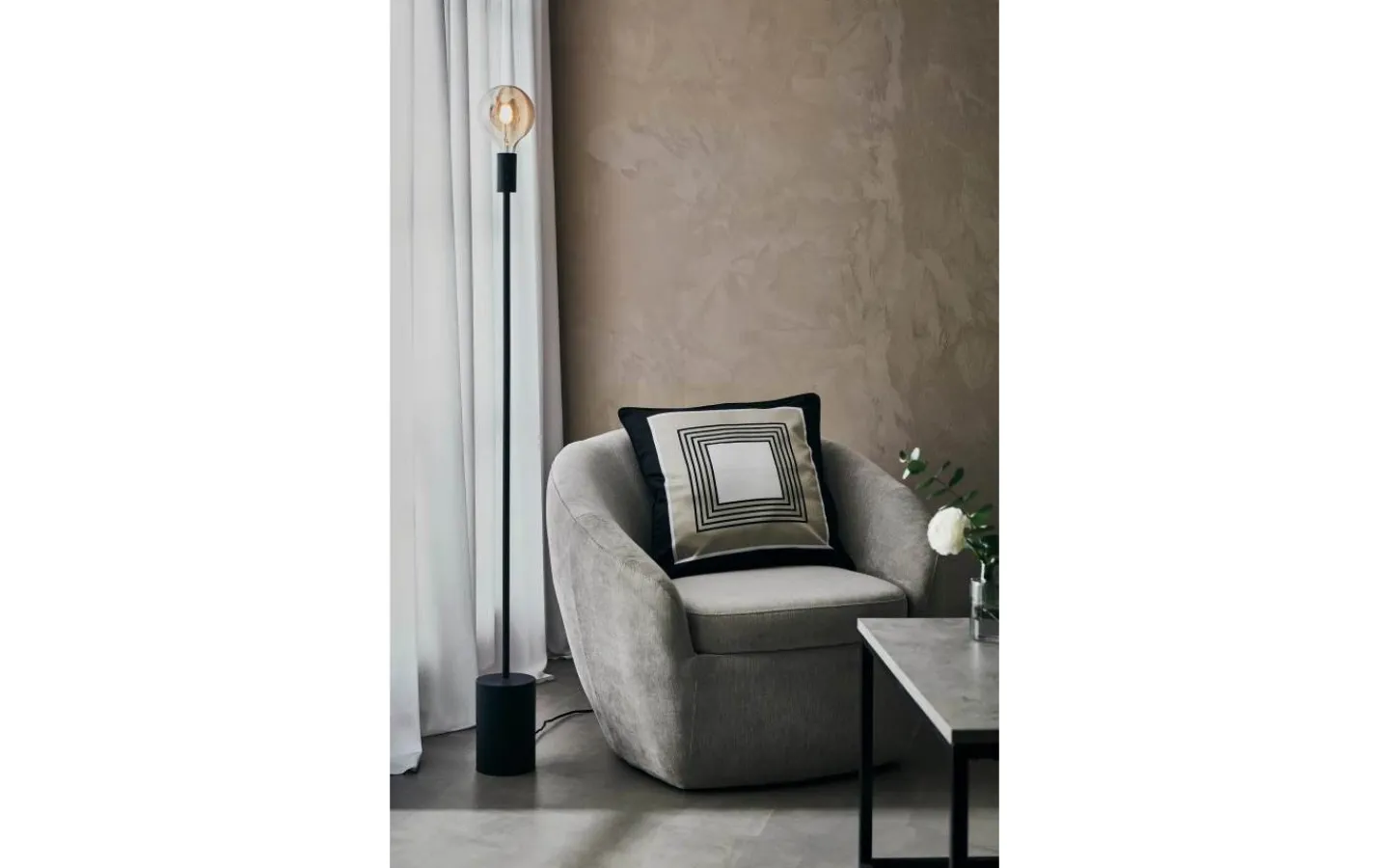 Vardagsrum|Golvlampor<Markslojd Capital Golvlampa 135cm Svart