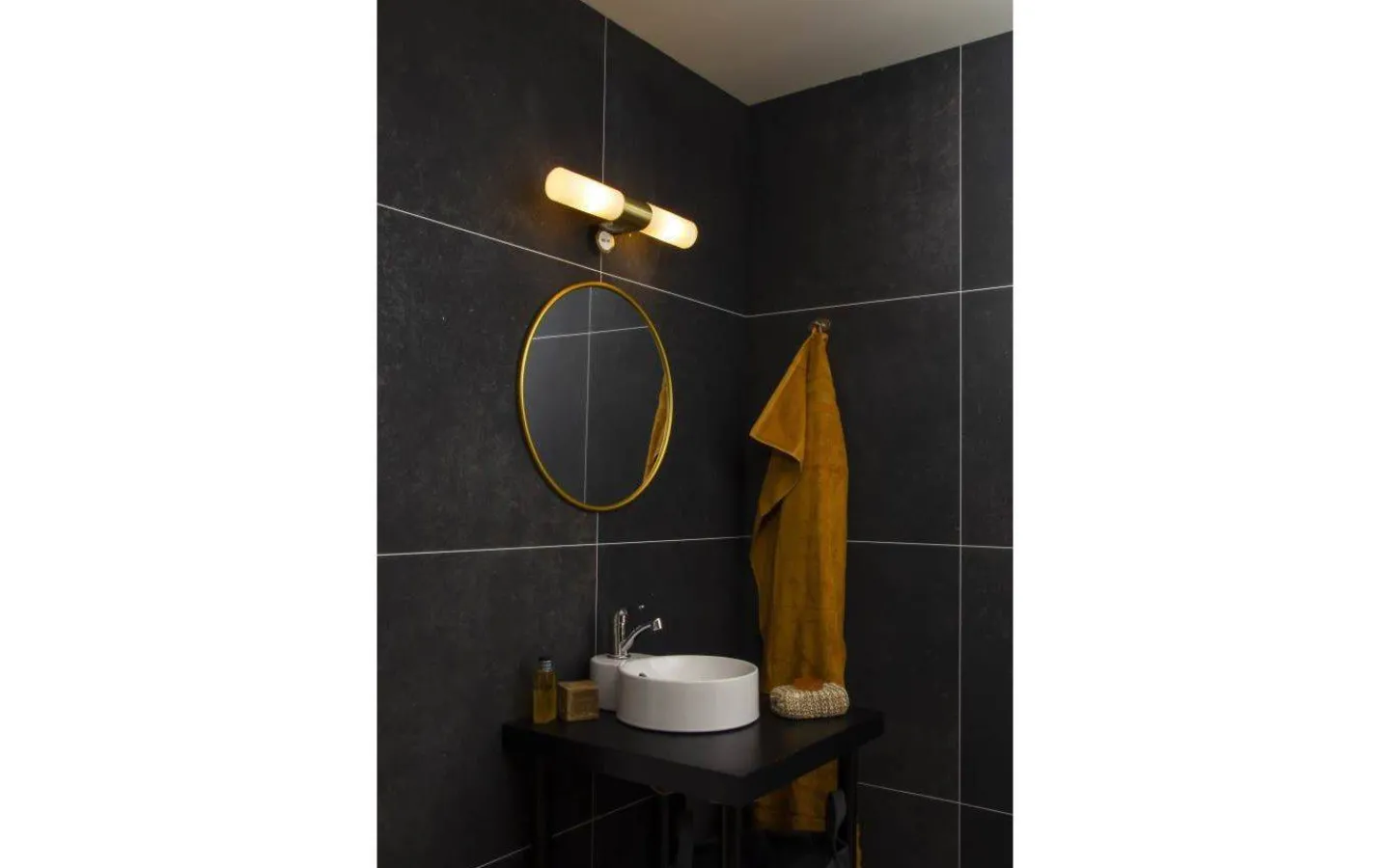 Badrum|Badrumslampor Vägg<Aneta Cosenza Vägglampa med Uttag 44cm Matt Mässing IP44