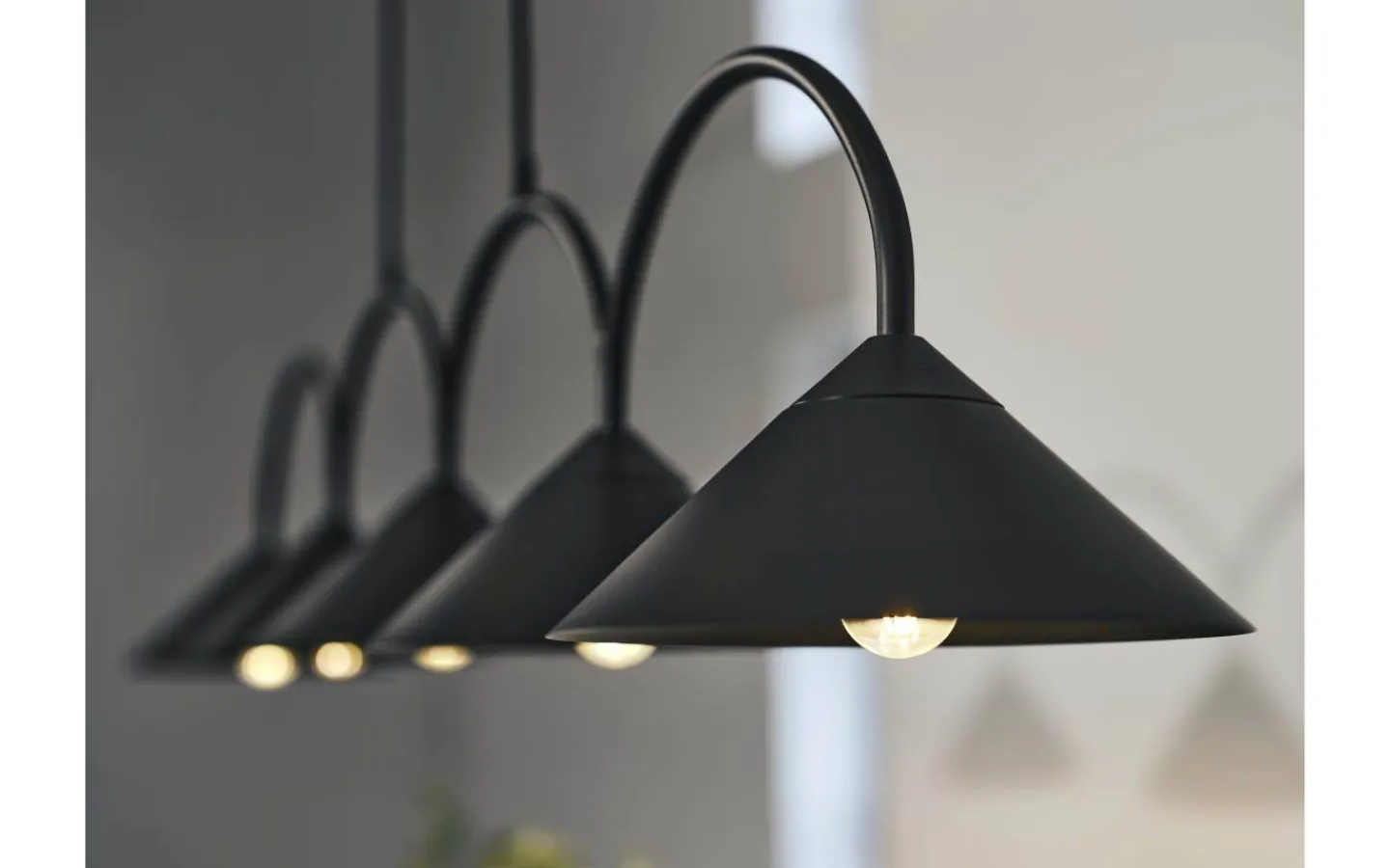 Avlånga Taklampor<Globen Lighting Curve Taklampa 165cm Svart