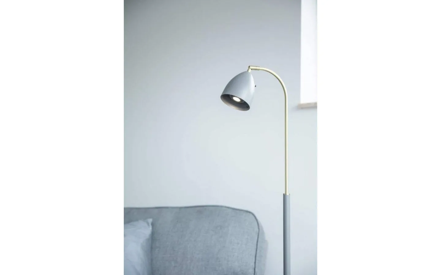 Belid Deluxe Golvlampa 133cm LED GU5,3 Dimbar Grå/Mässing* Vardagsrum|Golvläslampor