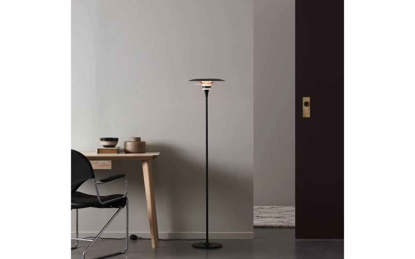 Diablo Golvlampa 134,5cm Mattsvart/Blankröd