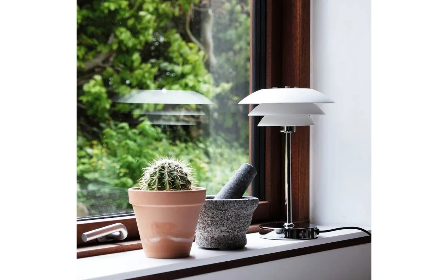 Dyberg Larsen DL20 Bordslampa 30cm Vit/Krom* Bordslampor