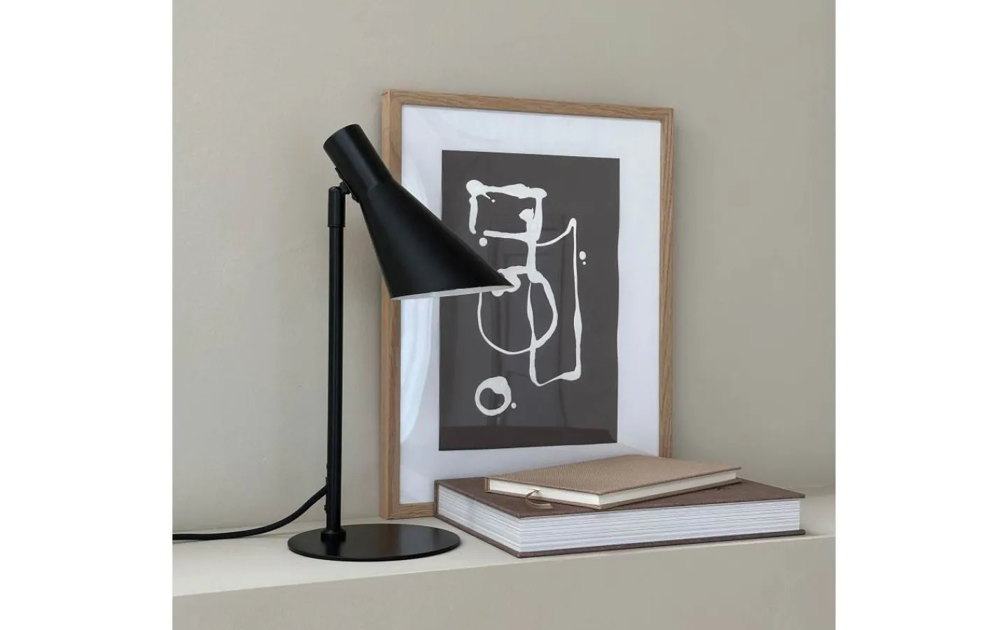 Dyberg Larsen DL12 Mini Skrivbordslampa 39,5cm Svart* Skrivbordslampor