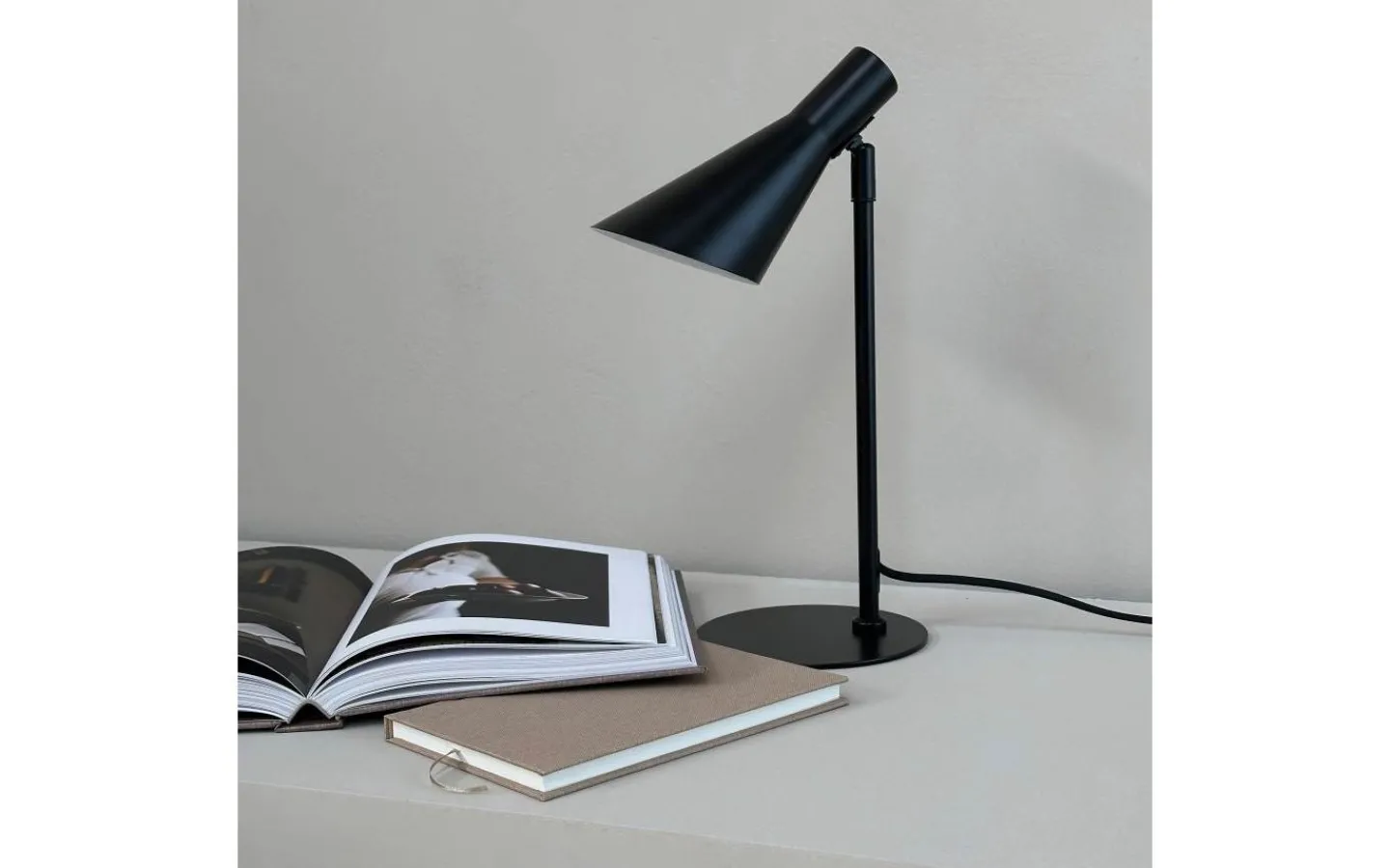 Dyberg Larsen DL12 Mini Skrivbordslampa 39,5cm Svart* Skrivbordslampor