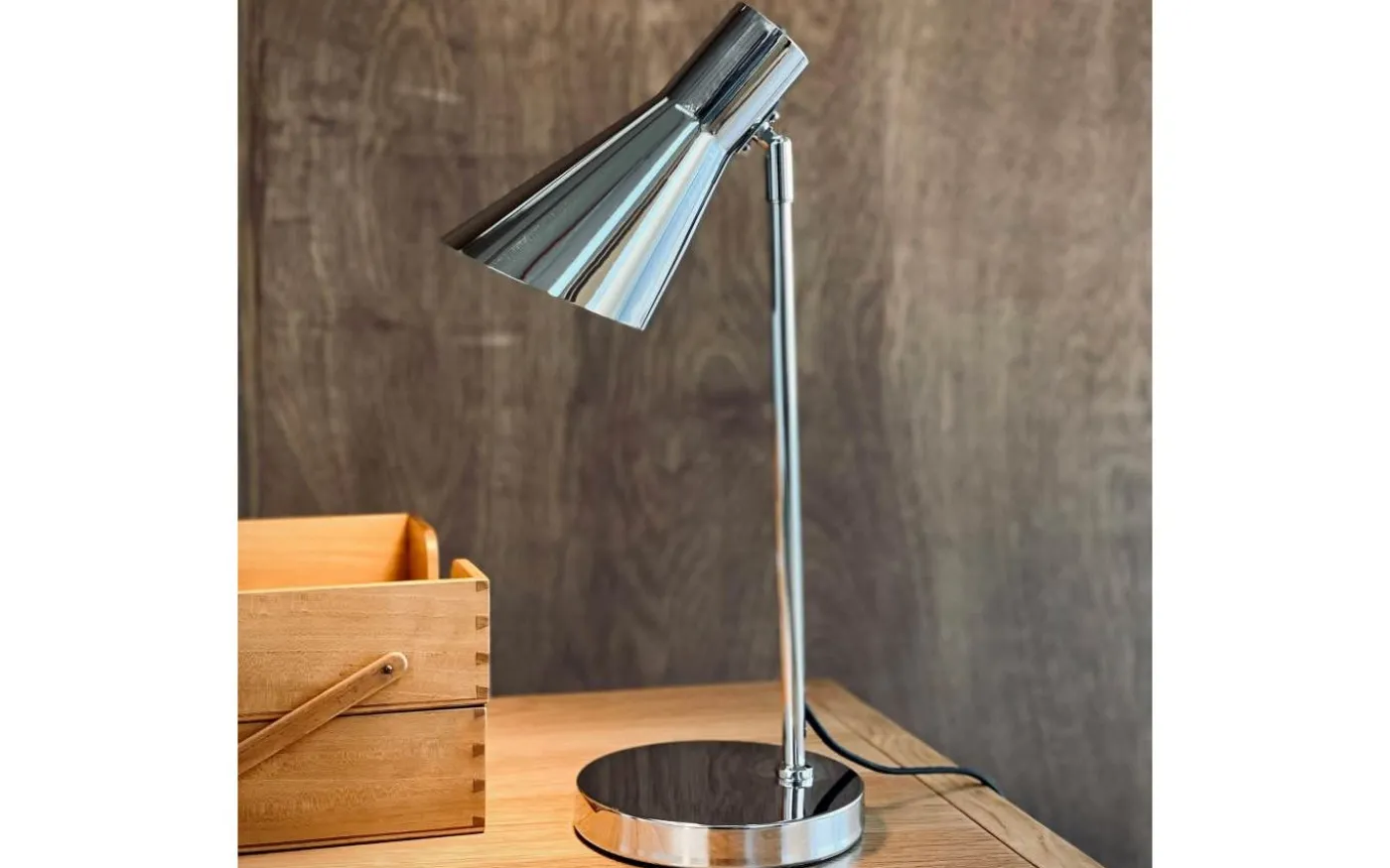 DL12 Skrivbordslampa 44,5cm Krom