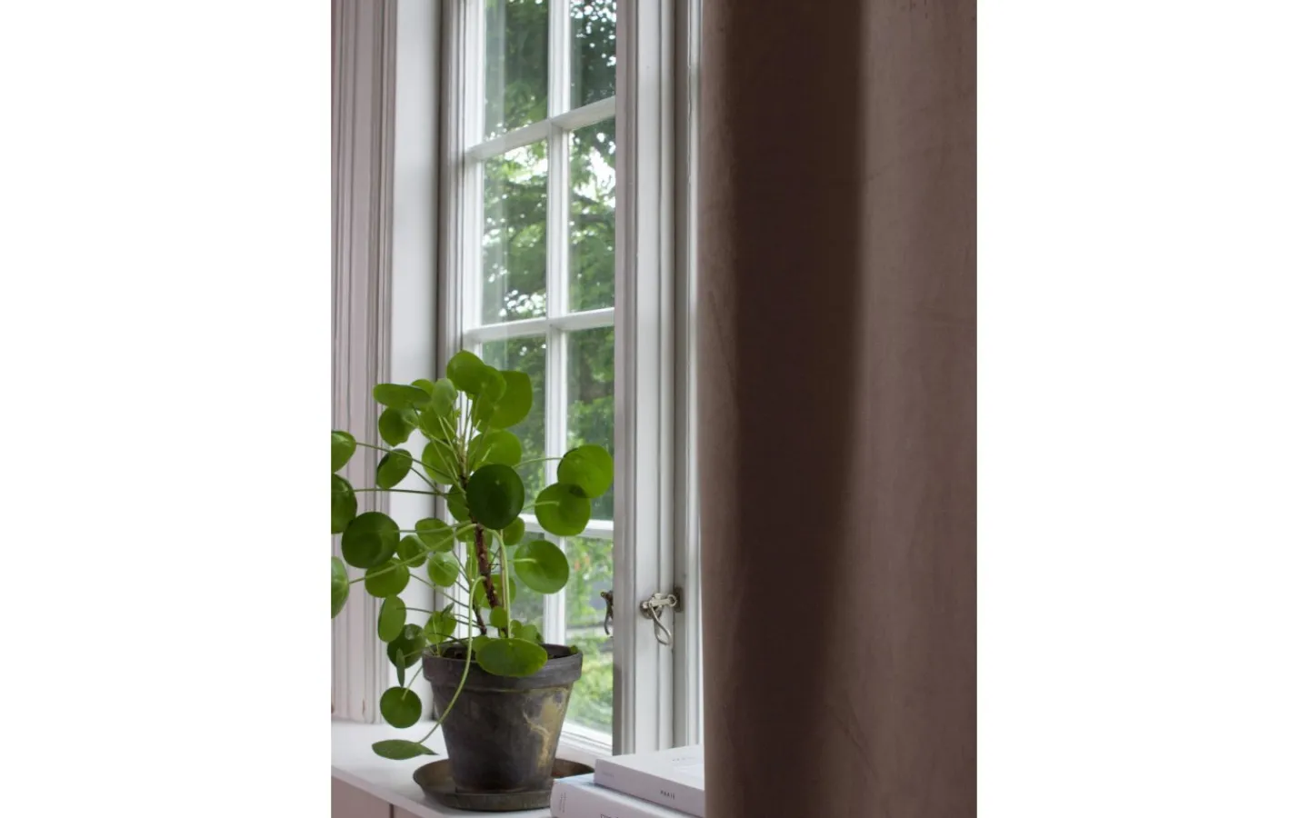 Svanefors Estelle Sammet Gardin 2P Sand 2x135x320cm* Enfärgade Gardiner|Mörkläggningsgardiner