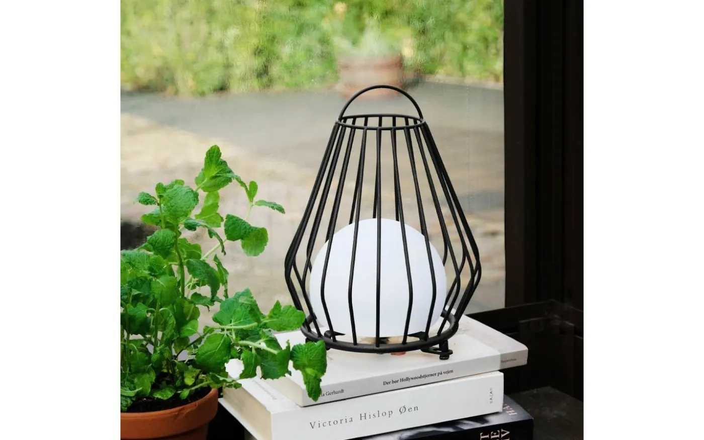 Evesham Laddbar/Solcells Lykta 23cm LED 2700K Svart IP44