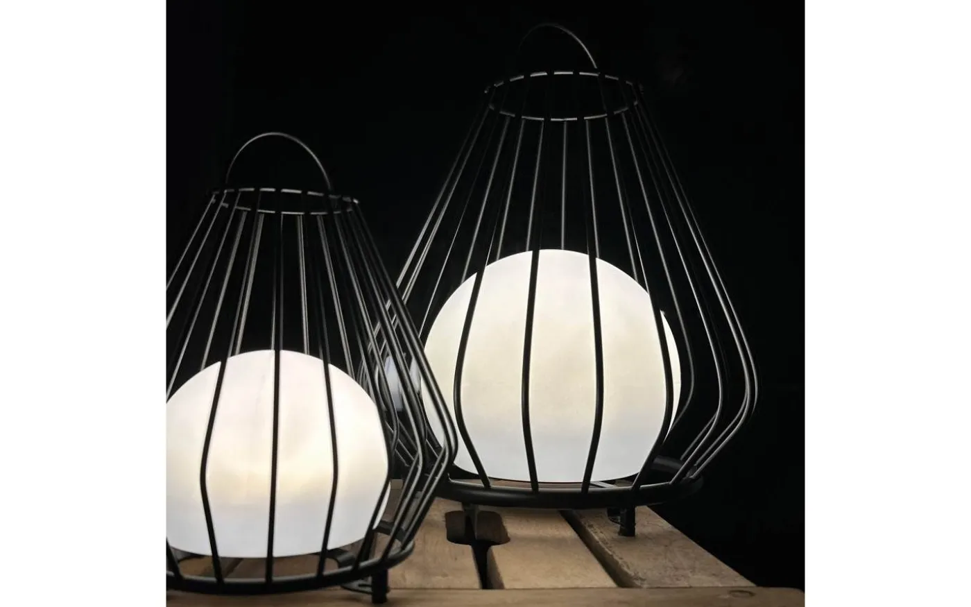 Evesham Laddbar/Solcells Lykta 23cm LED 2700K Svart IP44