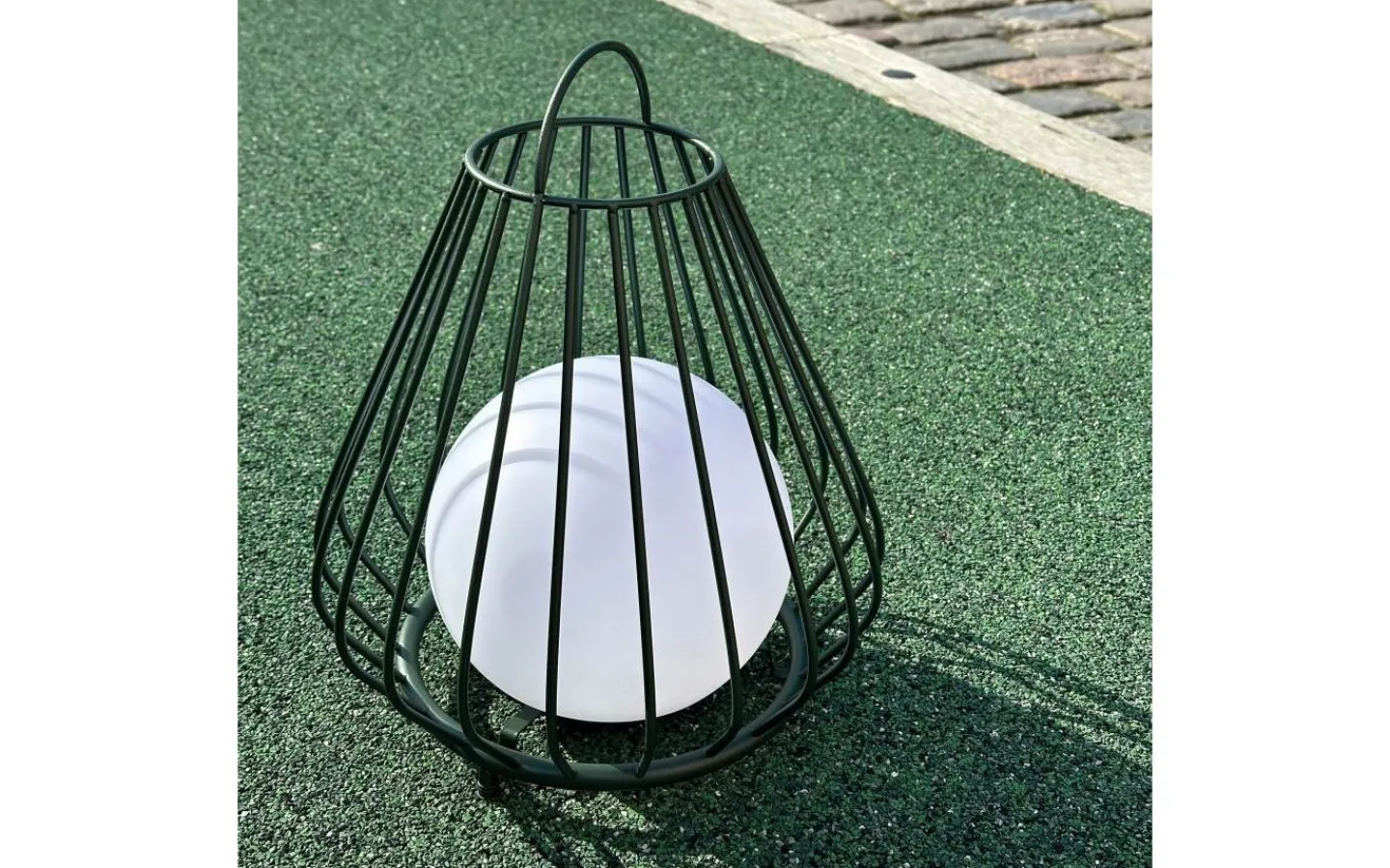 Dyberg Larsen Evesham Laddbar/Solcells Lykta 38cm LED 2700K Grön IP44* Ljuslyktor|Uppladdningsbara Lampor Utomhus