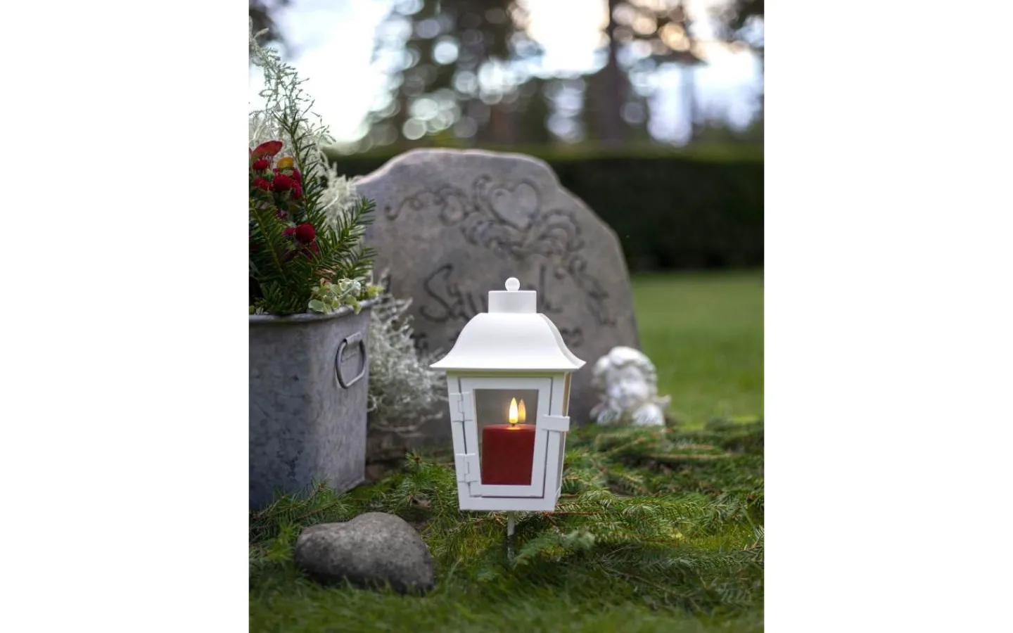 Flamme Batteriljus (Hela Serien)|Flamme Batteriljus (Hela Serien)<Star Trading Flamme Paula Blockljus 10cm Utomhusbruk Timer/Sensor Röd 2000h