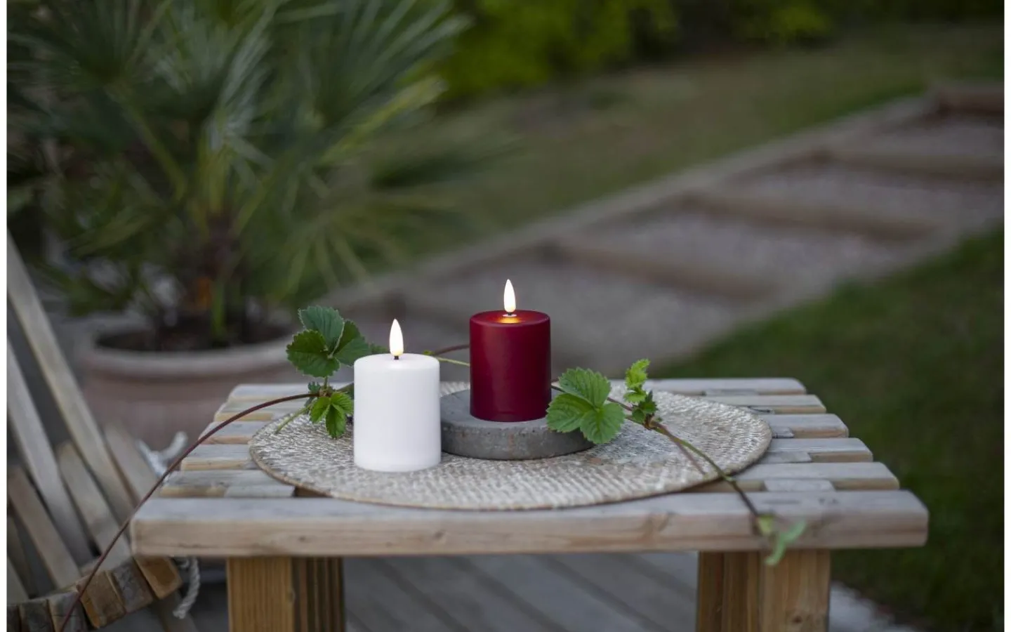 Flamme Batteriljus (Hela Serien)|Flamme Batteriljus (Hela Serien)<Star Trading Flamme Paula Blockljus 10cm Utomhusbruk Timer/Sensor Röd 2000h