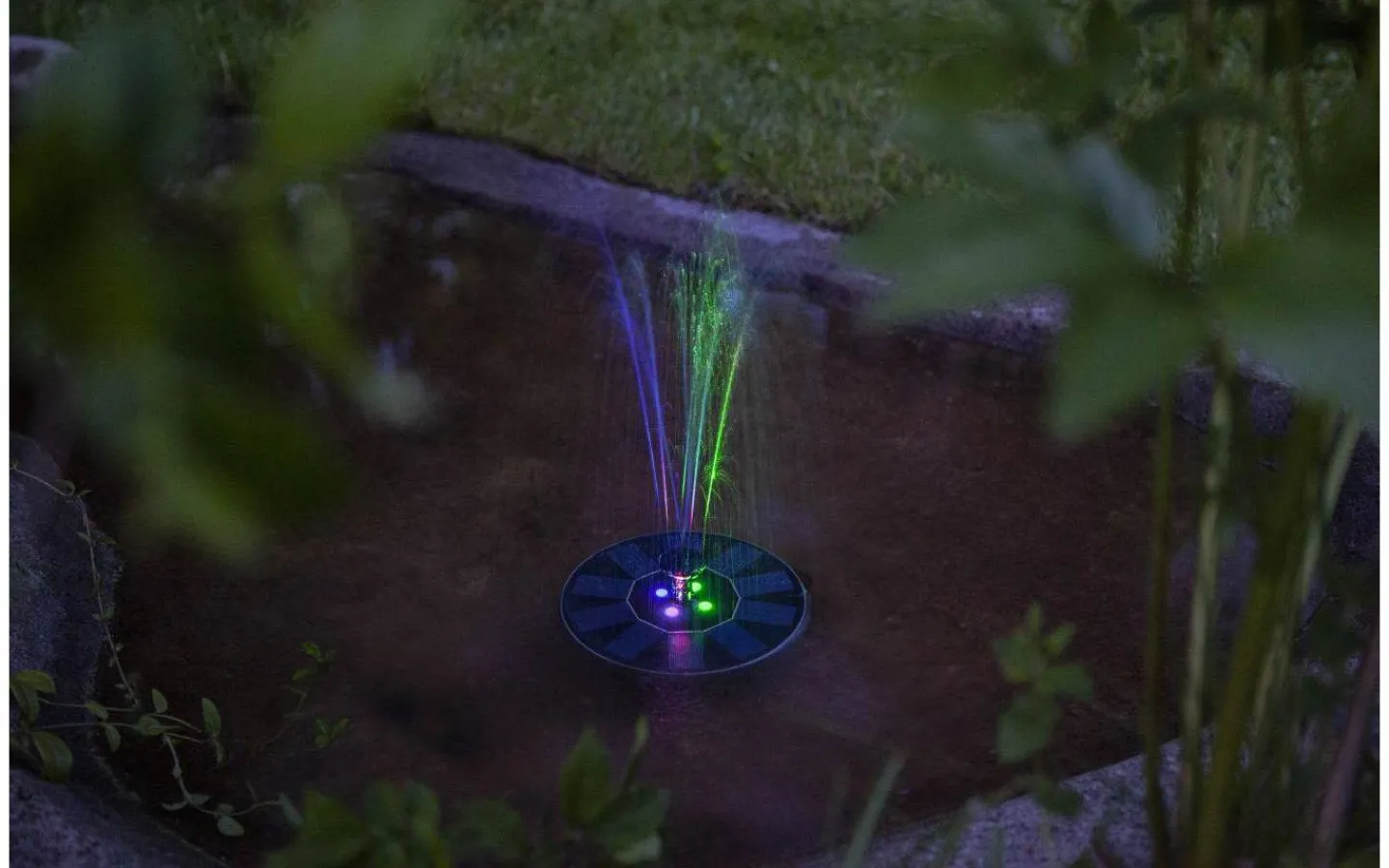 Visa Alla Solcellslampor<Star Trading Fountain Solcellsdekoration 10cm Svart