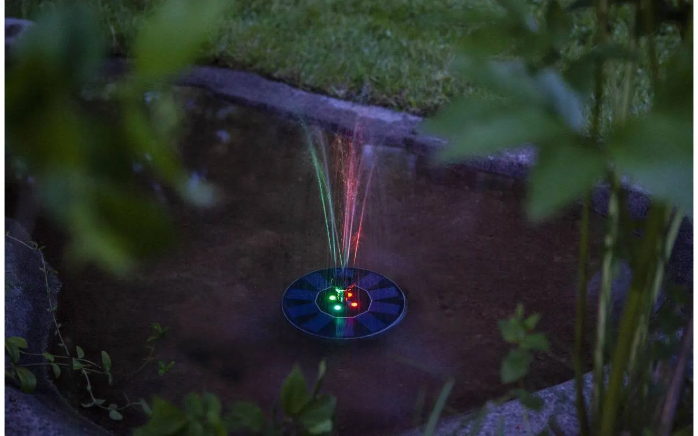 Visa Alla Solcellslampor<Star Trading Fountain Solcellsdekoration 10cm Svart