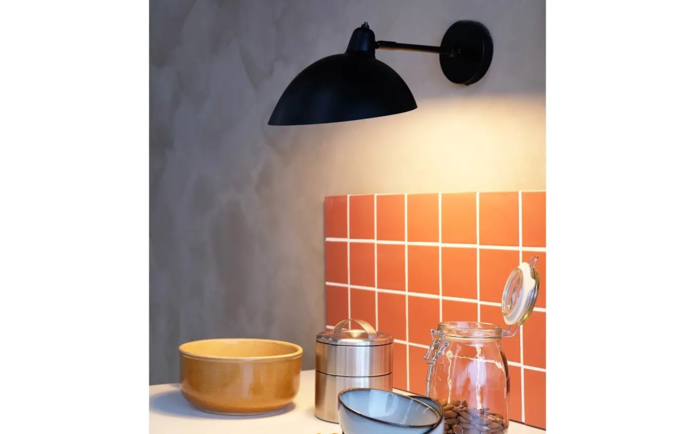 Futura Vägglampa Svart