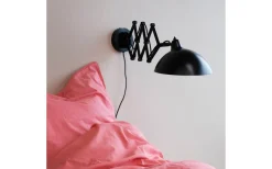 Dyberg Larsen Futura Vägglampa Svart med Vikarm* Läslampor