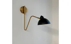 Futura Vägglampa Svart med Mässingsarm