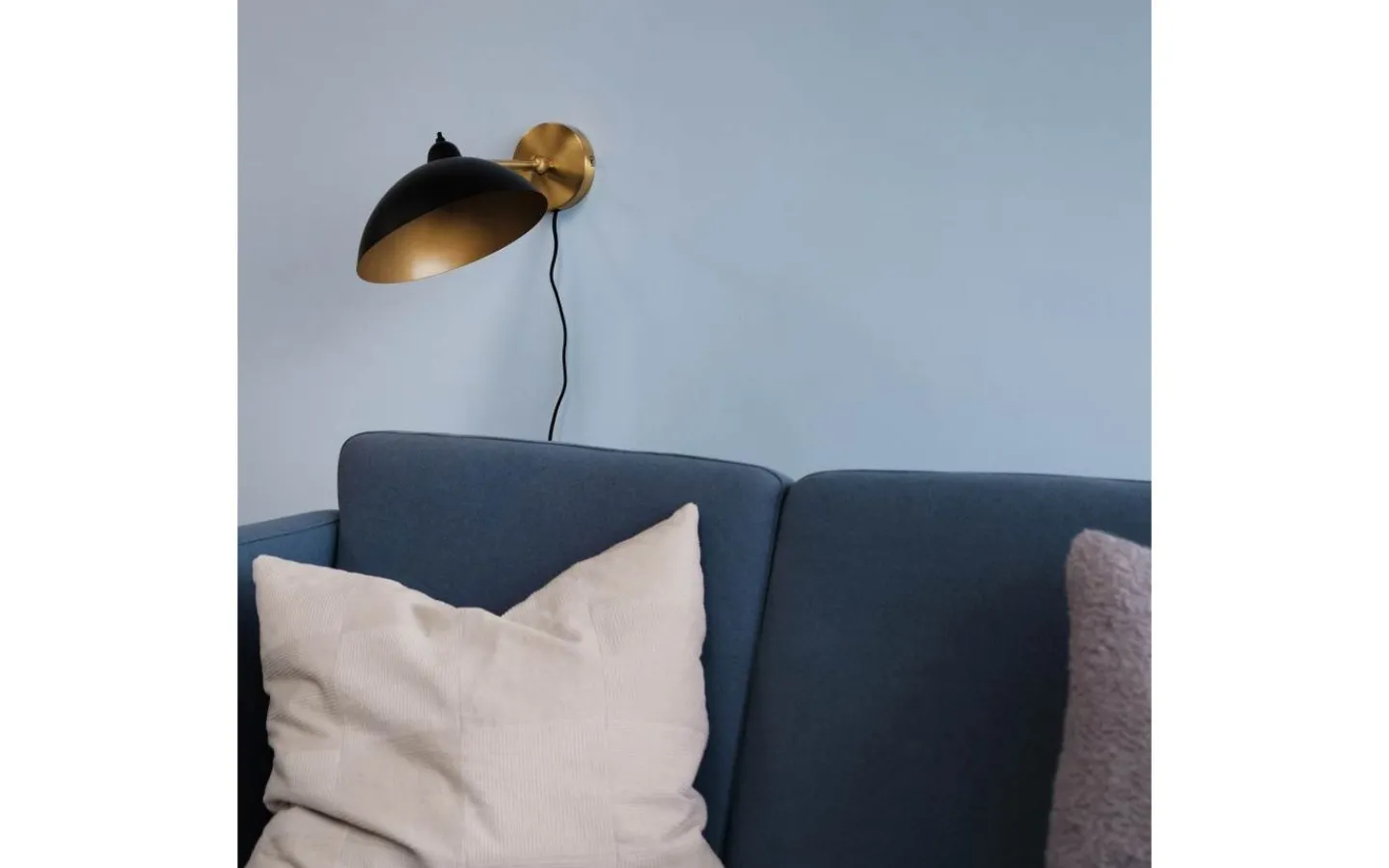 Dyberg Larsen Futura Vägglampa Svart/Mässing* Läslampor