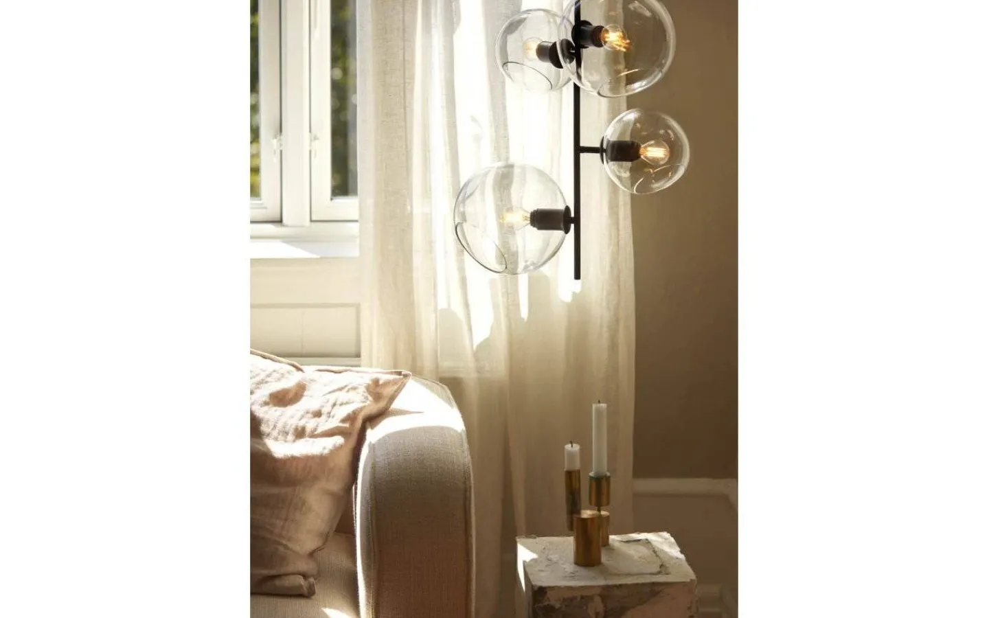 Vardagsrum|Kök & Matplats<CO Bankeryd Göte Taklampa Svart