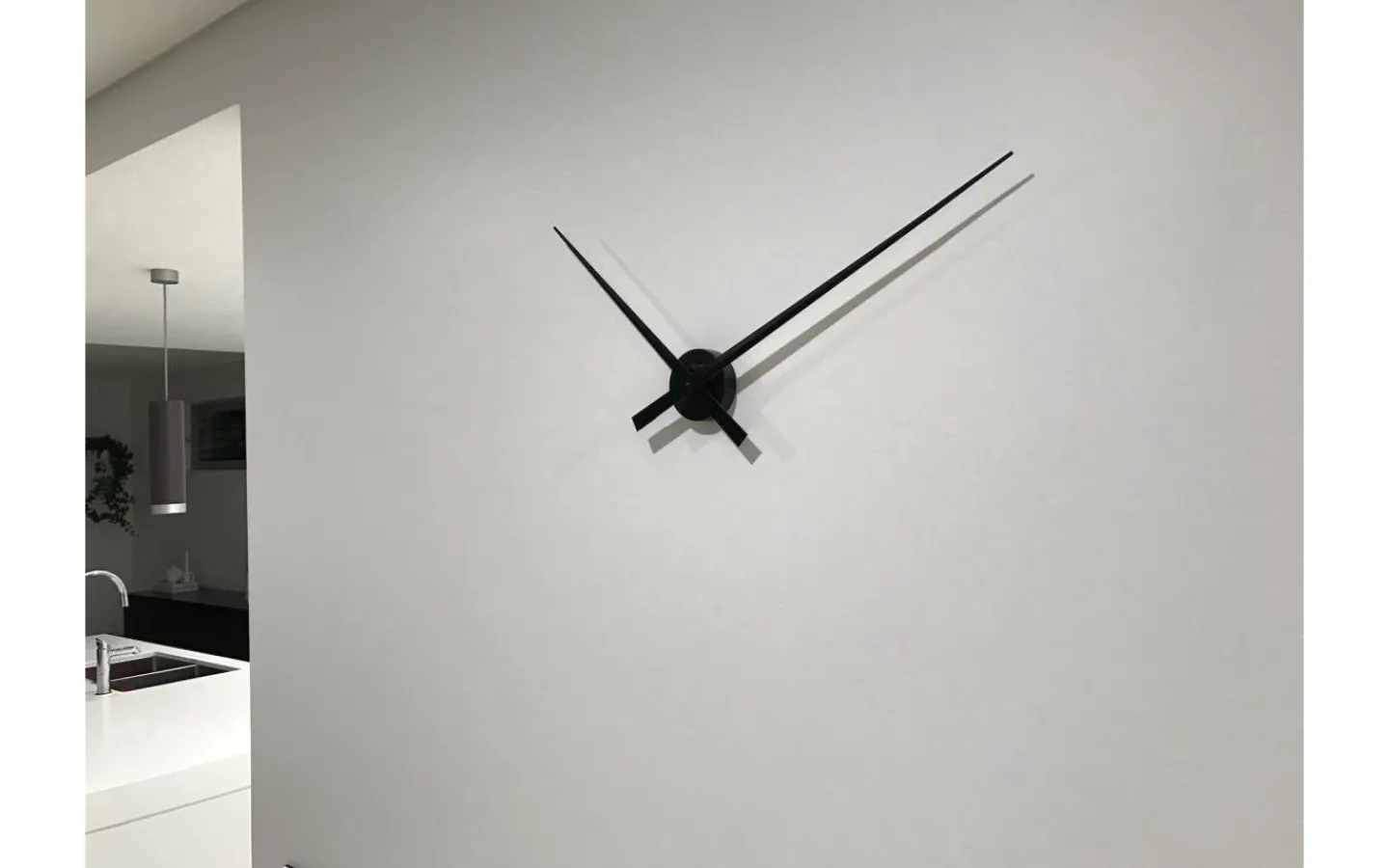 Väggklockor<NeXtime Hands Väggklocka 85cm Svart