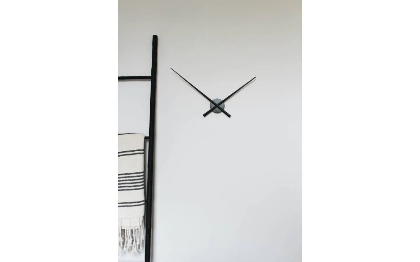 NeXtime Hands Väggklocka 70cm Svart* Väggklockor